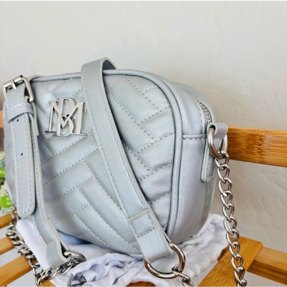 Badgley Mischka Metallic Silver Quilted Crossbody Bag with Chain Strap/NWT - Picture 4 of 8